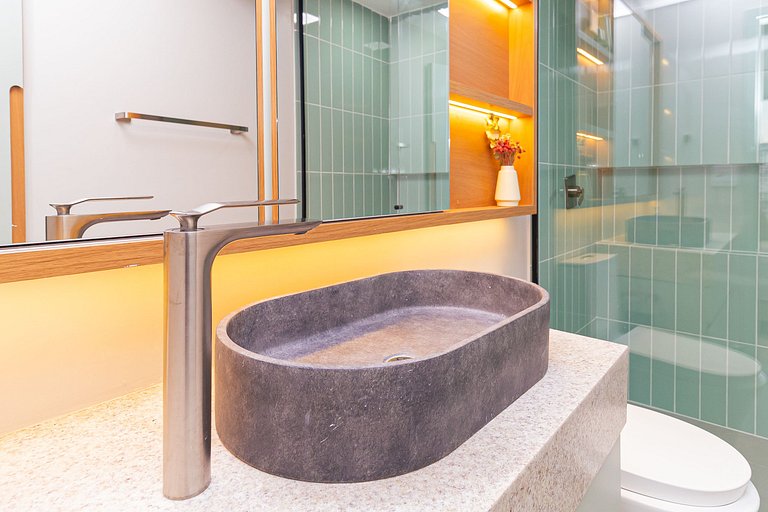 Bathtub with a view | AC | 32nd floor