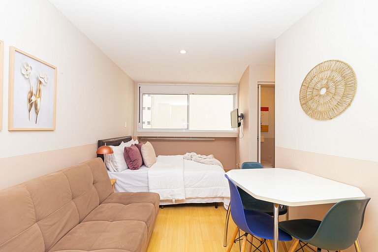 Apt close to Paulista Av. w/pool, gym on 5th Floor