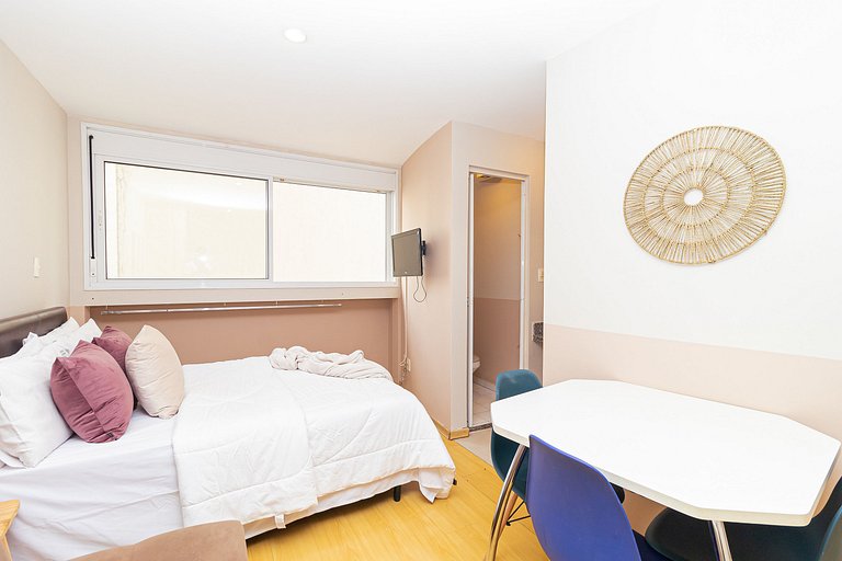 Apt close to Paulista Av. w/pool, gym on 5th Floor