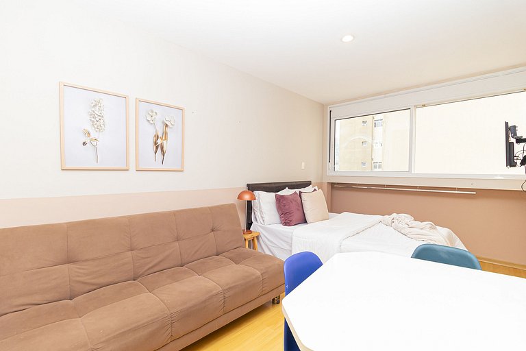 Apt close to Paulista Av. w/pool, gym on 5th Floor