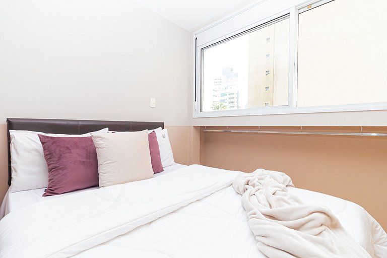 Apt close to Paulista Av. w/pool, gym on 5th Floor