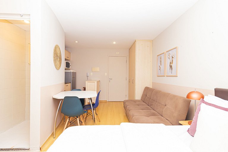 Apt close to Paulista Av. w/pool, gym on 5th Floor