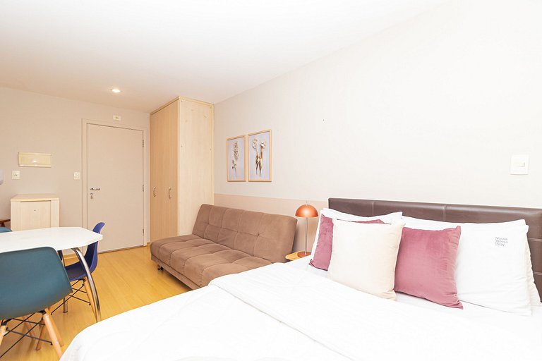 Apt close to Paulista Av. w/pool, gym on 5th Floor