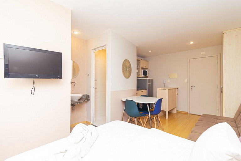 Apt close to Paulista Av. w/pool, gym on 5th Floor