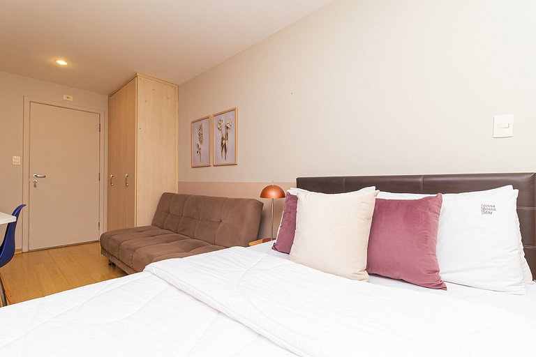 Apt close to Paulista Av. w/pool, gym on 5th Floor