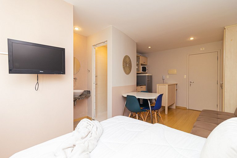 Apt close to Paulista Av. w/pool, gym on 5th Floor