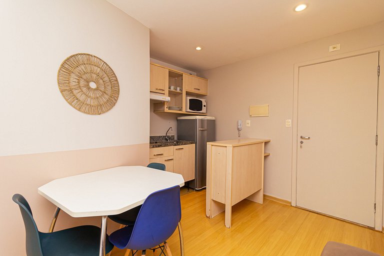 Apt close to Paulista Av. w/pool, gym on 5th Floor