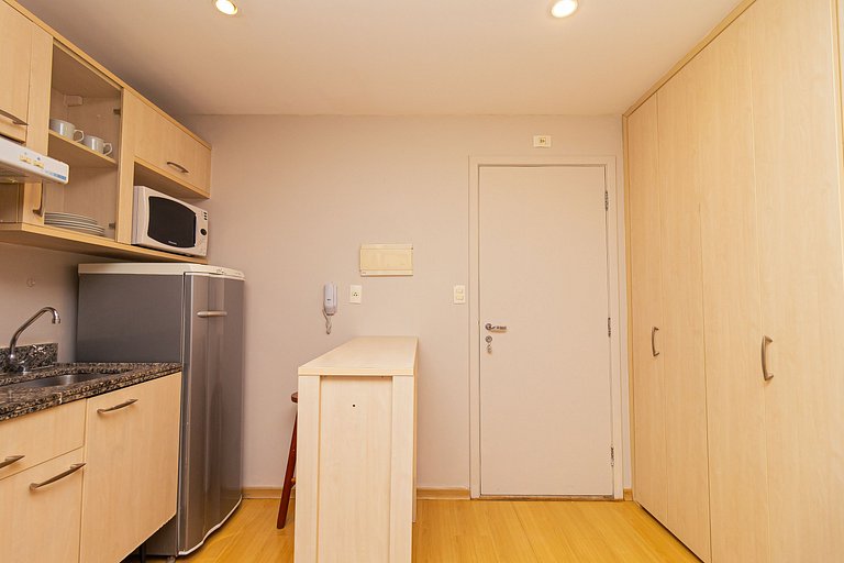 Apt close to Paulista Av. w/pool, gym on 5th Floor