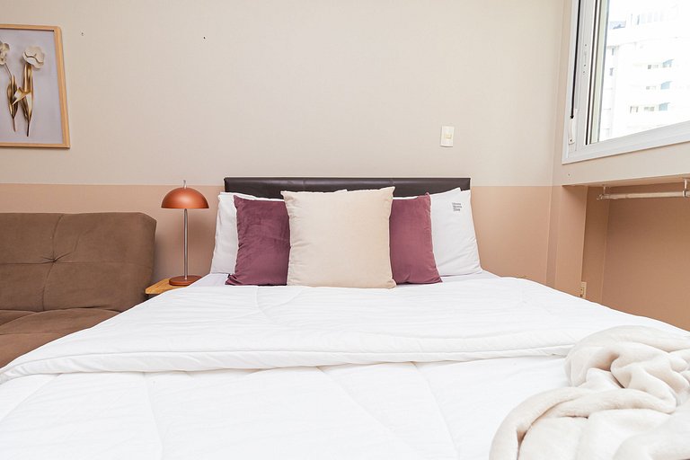 Apt close to Paulista Av. w/pool, gym on 5th Floor