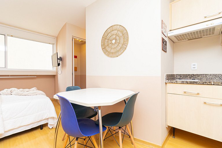 Apt close to Paulista Av. w/pool, gym on 5th Floor