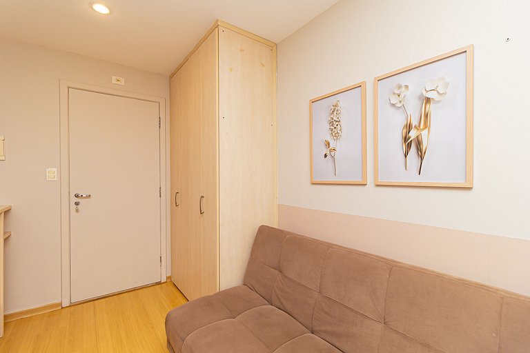 Apt close to Paulista Av. w/pool, gym on 5th Floor