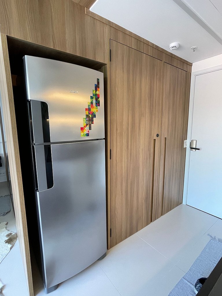 Triptyque Studio 100m from Metro + Pool