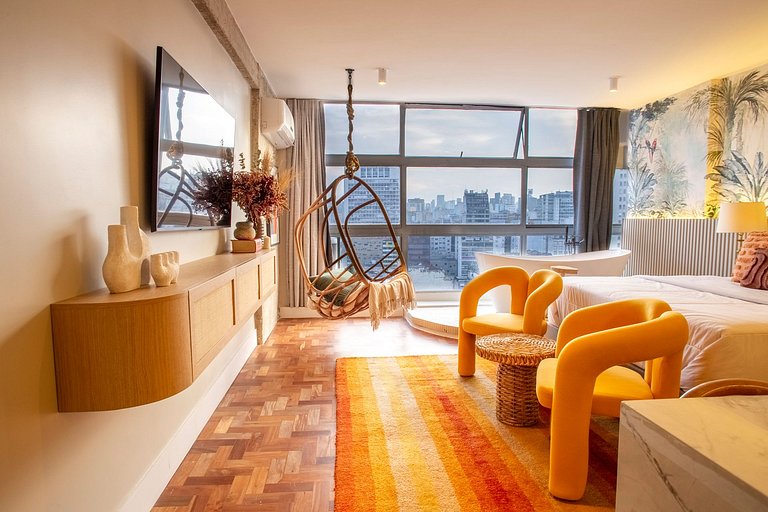 Selva SampaSky: bathtub and view on the 24th floor