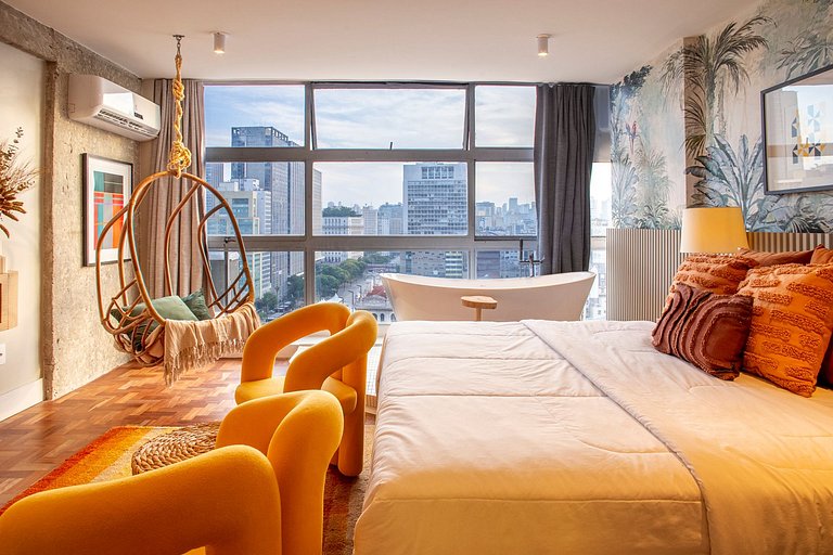 Selva SampaSky: bathtub and view on the 24th floor