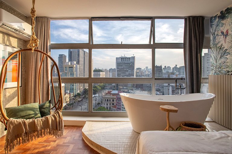 Selva SampaSky: bathtub and view on the 24th floor