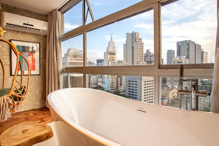 Selva SampaSky: bathtub and view on the 24th floor