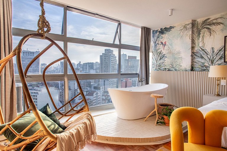 Selva SampaSky: bathtub and view on the 24th floor