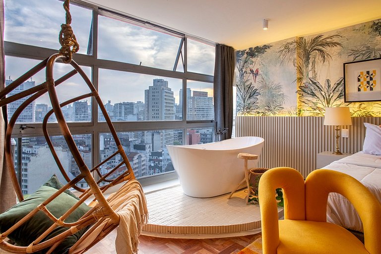Selva SampaSky: bathtub and view on the 24th floor