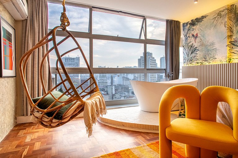 Selva SampaSky: bathtub and view on the 24th floor
