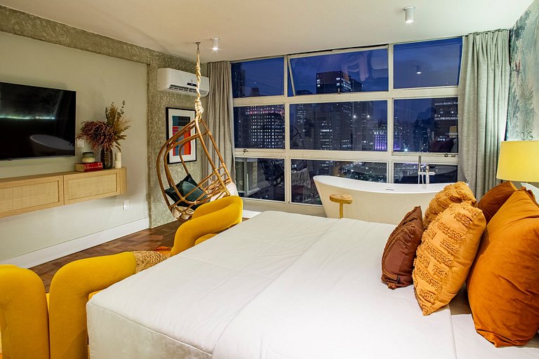 Selva SampaSky: bathtub and view on the 24th floor