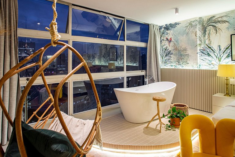 Selva SampaSky: bathtub and view on the 24th floor