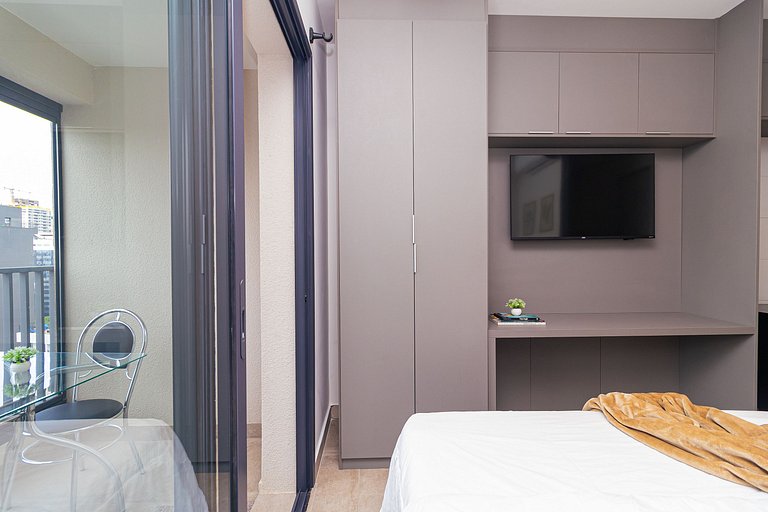 Next AV. Paulista and Sirio Libanes | balcony | AC