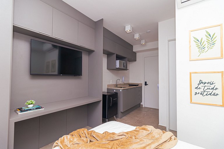 Next AV. Paulista and Sirio Libanes | balcony | AC