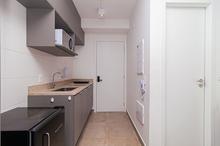 Next AV. Paulista and Sirio Libanes | balcony | AC