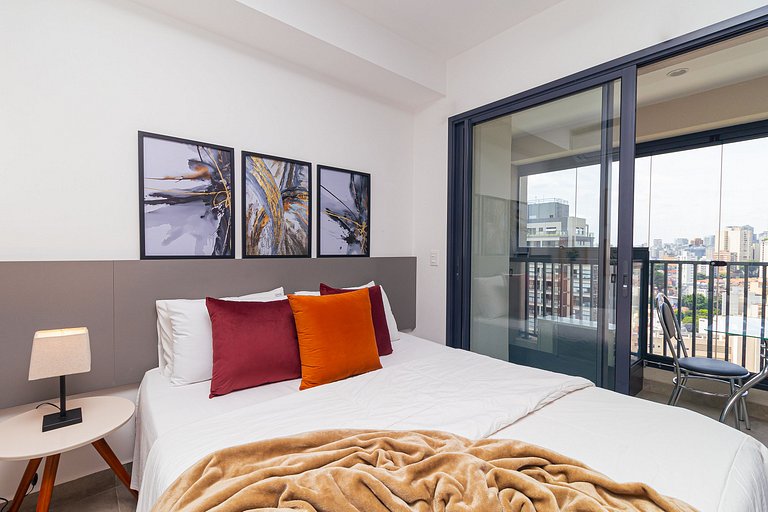 Next AV. Paulista and Sirio Libanes | balcony | AC
