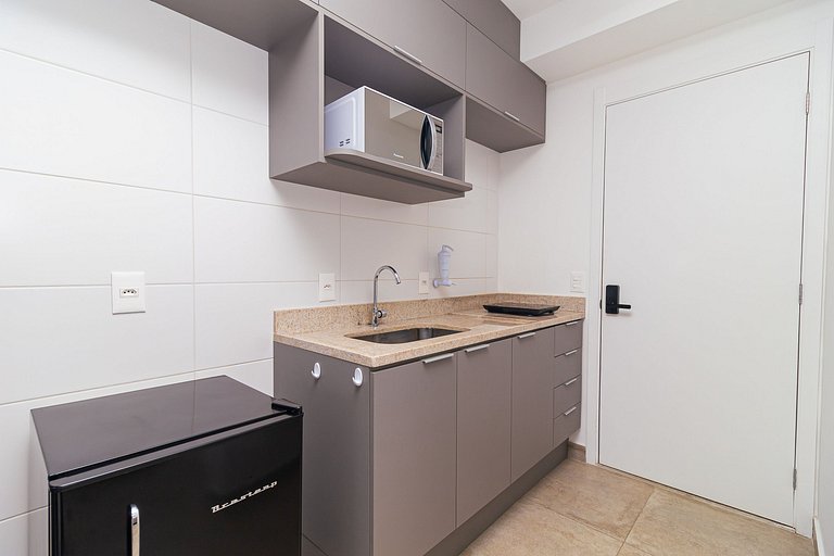 Next AV. Paulista and Sirio Libanes | balcony | AC