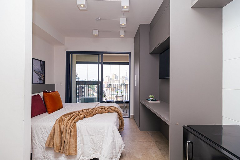 Next AV. Paulista and Sirio Libanes | balcony | AC