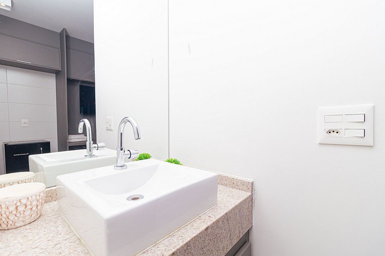 Next AV. Paulista and Sirio Libanes | balcony | AC