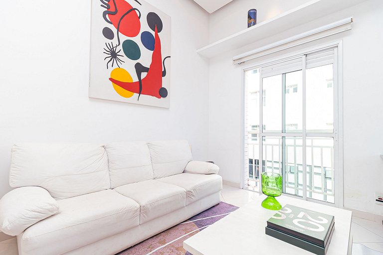 Apartamento 2 quartos em Pinheiros com garagem e AC