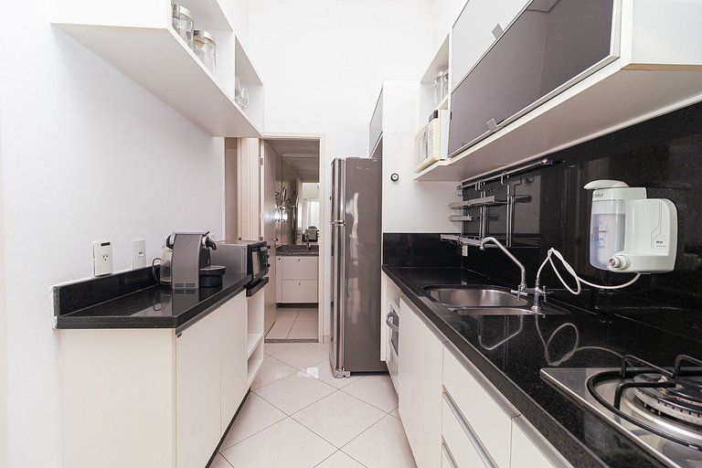 Apartamento 2 quartos em Pinheiros com garagem e AC