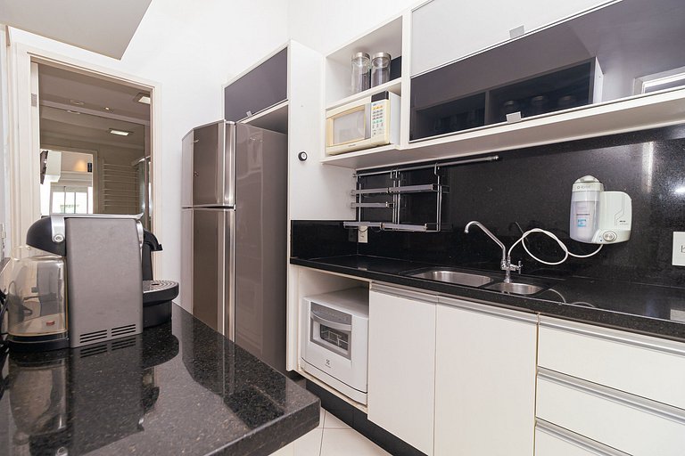 Apartamento 2 quartos em Pinheiros com garagem e AC