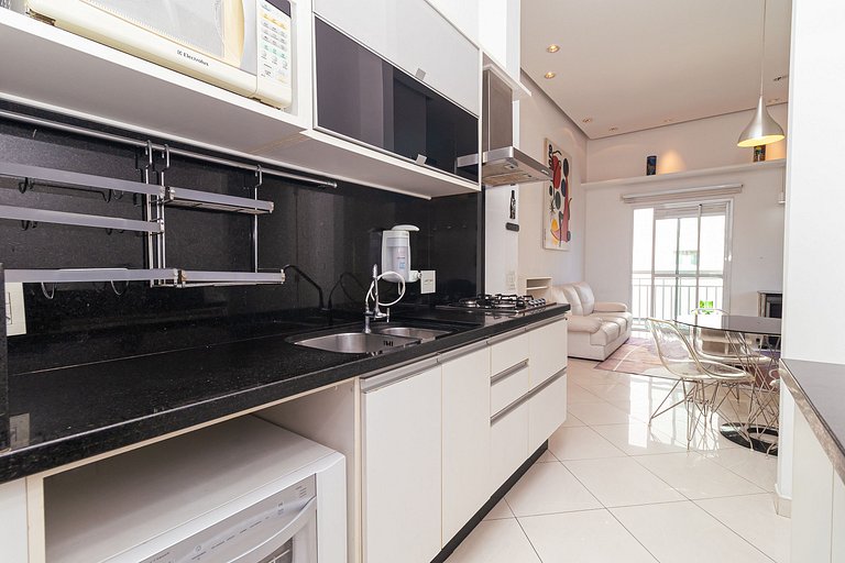 Apartamento 2 quartos em Pinheiros com garagem e AC