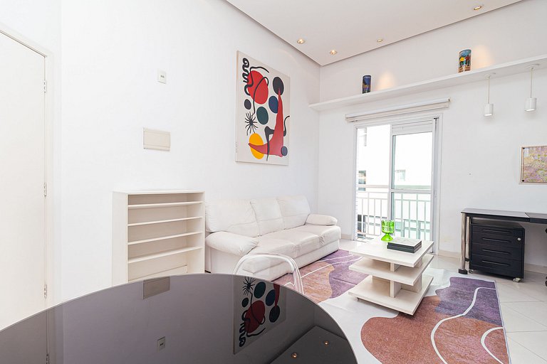 Apartamento 2 quartos em Pinheiros com garagem e AC