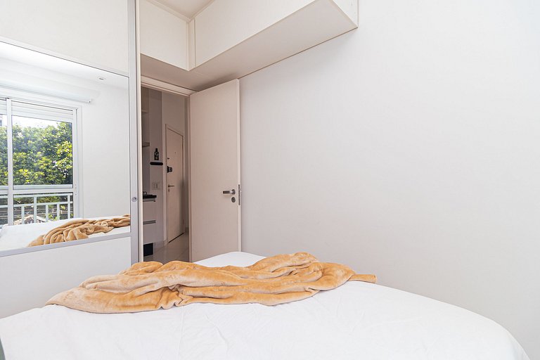 Apartamento 2 quartos em Pinheiros com garagem e AC