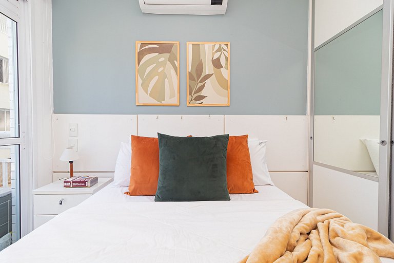 Apartamento 2 quartos em Pinheiros com garagem e AC