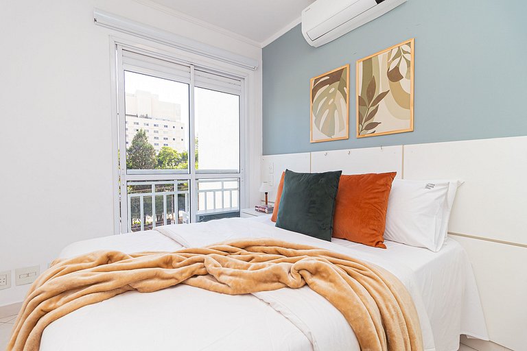 Apartamento 2 quartos em Pinheiros com garagem e AC