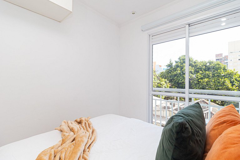 Apartamento 2 quartos em Pinheiros com garagem e AC