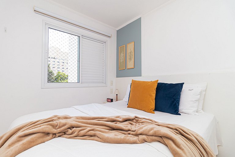 Apartamento 2 quartos em Pinheiros com garagem e AC