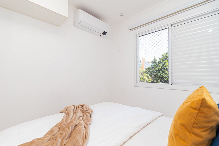 Apartamento 2 quartos em Pinheiros com garagem e AC