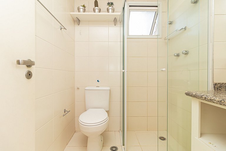 Apartamento 2 quartos em Pinheiros com garagem e AC