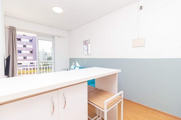 Apartamento na Benedito Calixto com garagem e AC