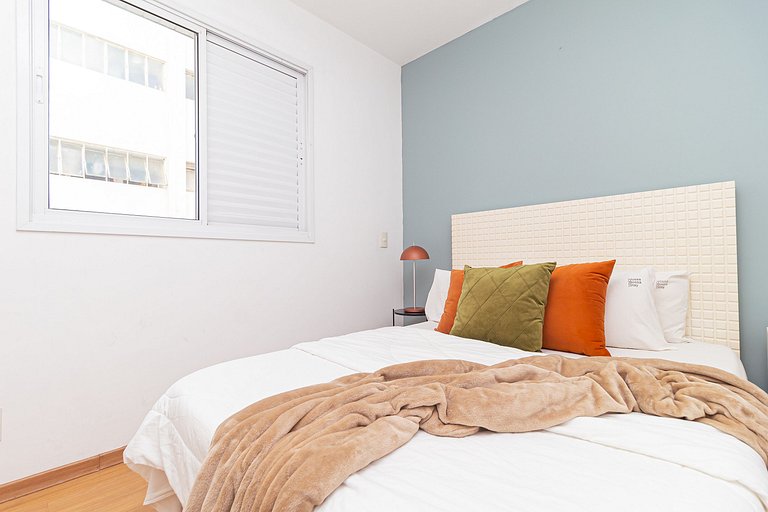 Apartamento na Benedito Calixto com garagem e AC