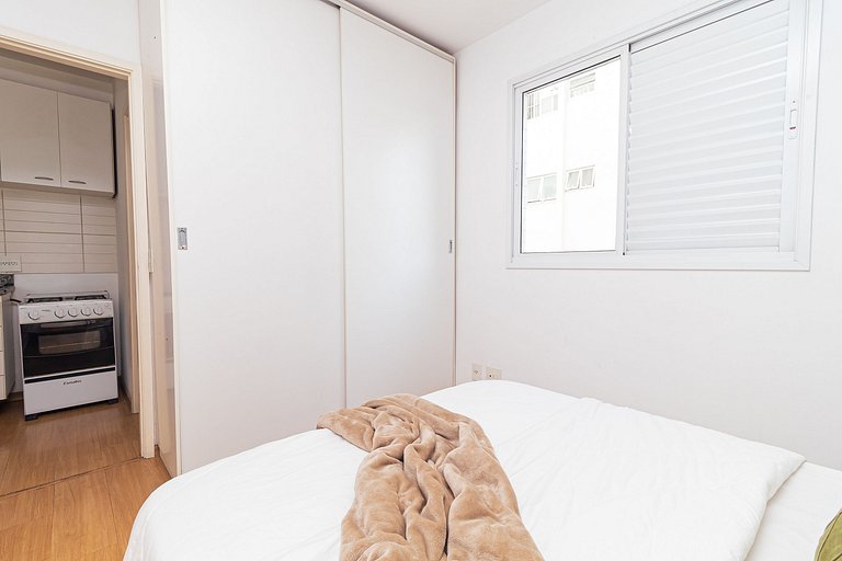 Apartamento na Benedito Calixto com garagem e AC
