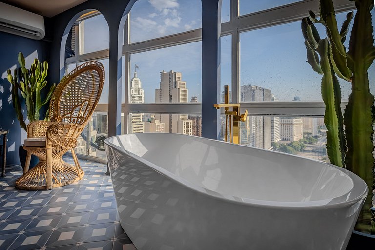 Mirante Arcos: View with bathtub from the 37th