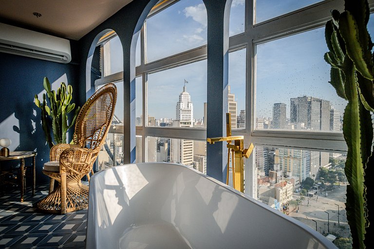Mirante Arcos: View with bathtub from the 37th