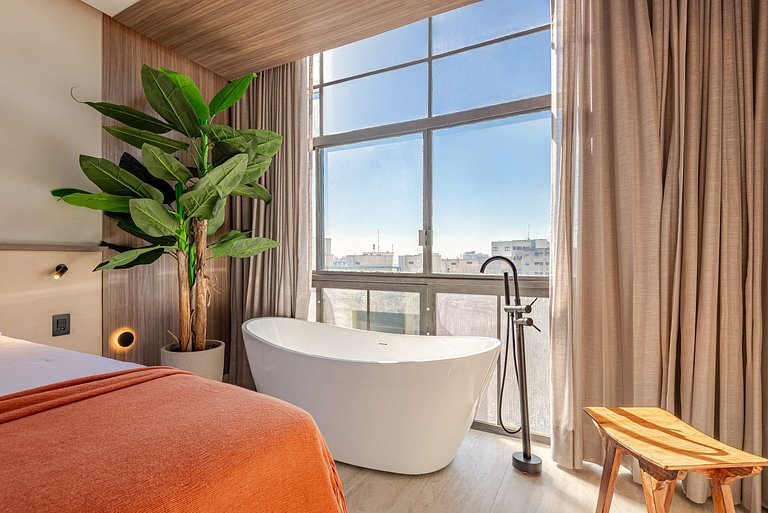 Oasis Copan: bath with a view and history!